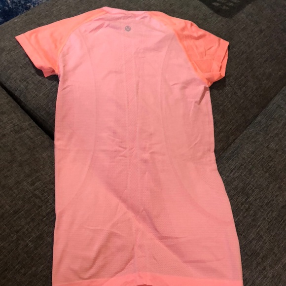 Lululemon Women’s Running shirt - Sz 6 pink/coral - Picture 5 of 5
